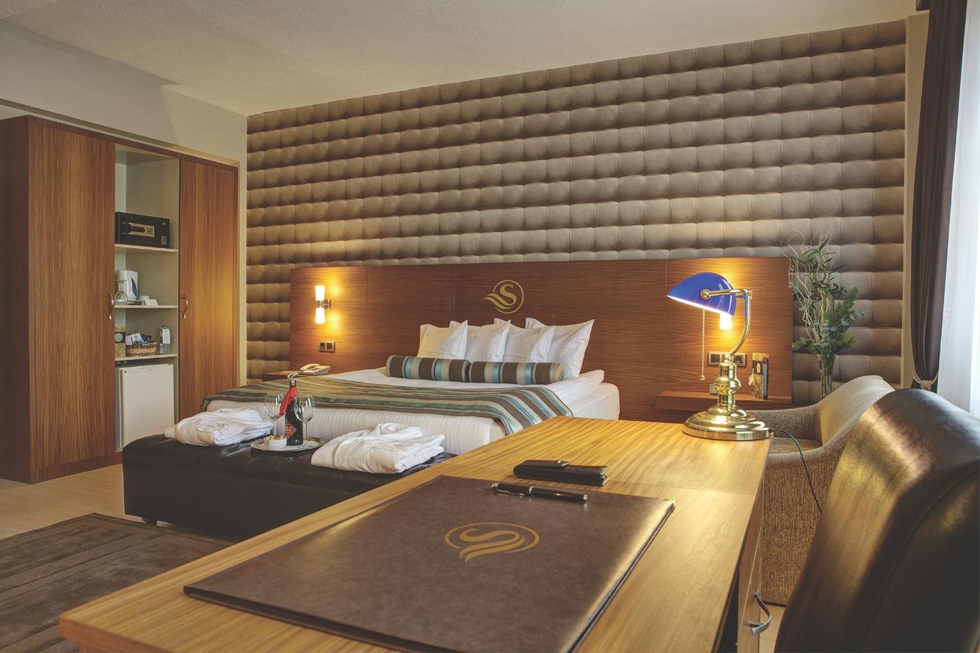 Susuzlu Atlantis Hotel Измир Екстериор снимка